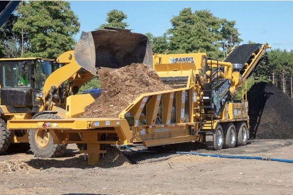 3680XP TOWABLE HORIZONTAL GRINDER 3680XP TOWABLE HORIZONTAL GRINDER
