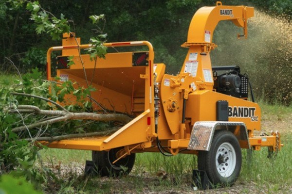 12XC-TOWABLE DRUM STYLE HAND-FED CHIPPER 12XC-TOWABLE DRUM STYLE HAND-FED CHIPPER