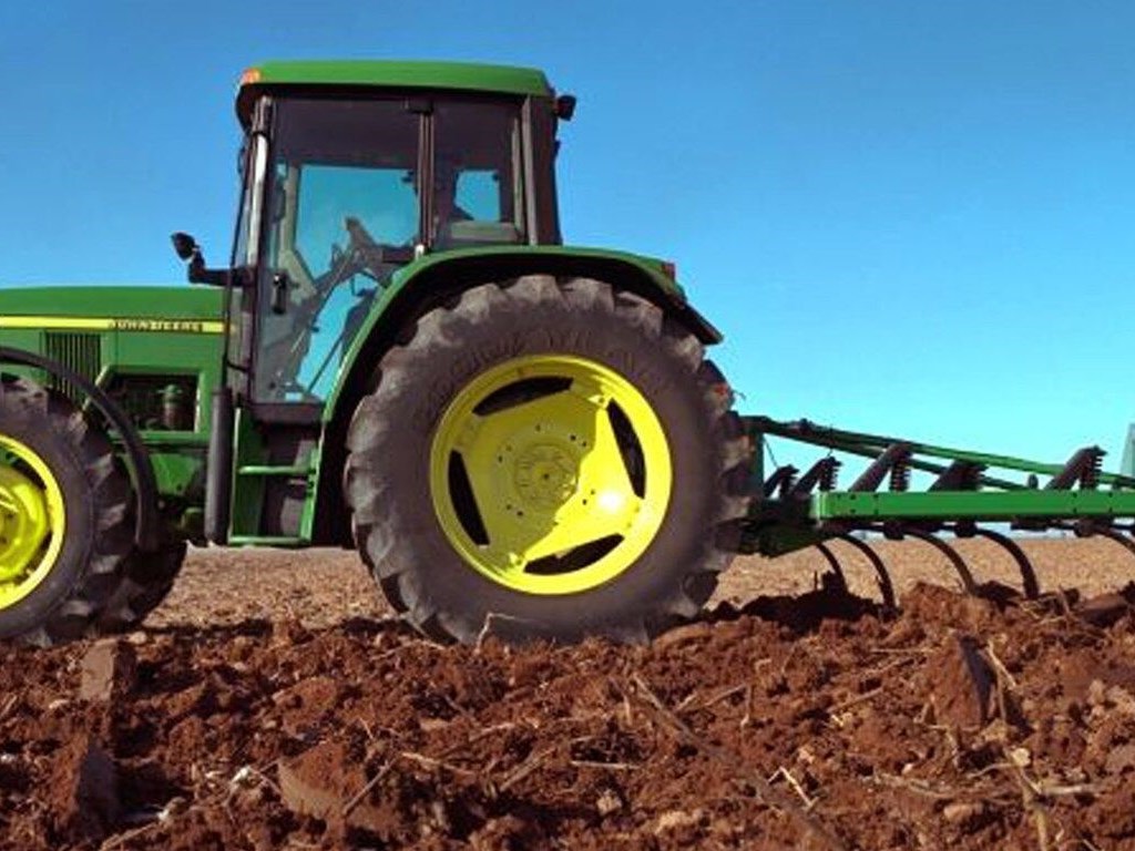 610 Integral Chisel Plow Photo