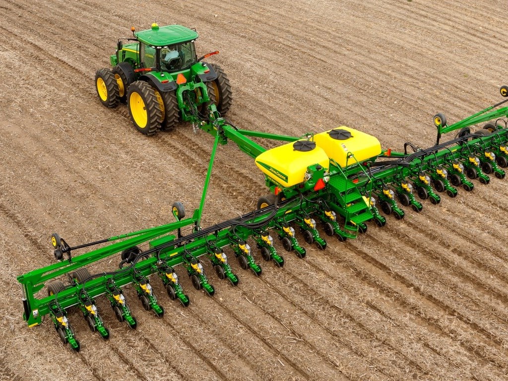 DB60 24Row Split 47 Planter Photo