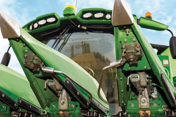 AutoTrac™ RowSense™ AutoTrac™ RowSense™ (Available on Combines, Sprayers and Tractors) Photo