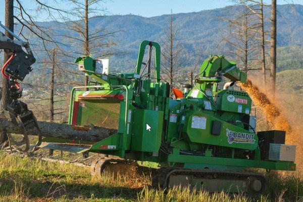 TRACK DRUM STYLE HAND-FED CHIPPER TRACK DRUM STYLE HAND-FED CHIPPER