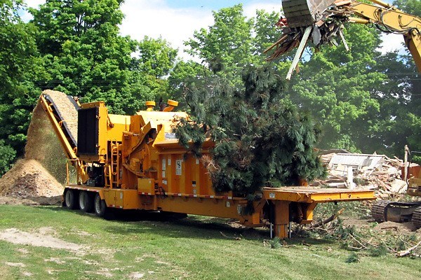 4680XP TOWABLE HORIZONTAL GRINDER 4680XP TOWABLE HORIZONTAL GRINDER