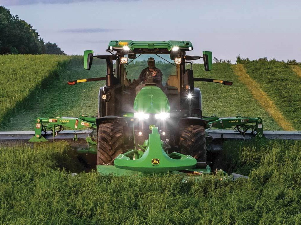 7R 330 Tractor Photo