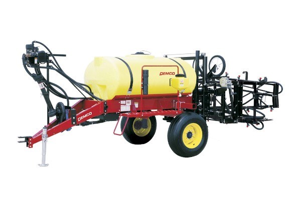 300 Gallon Deluxe Single Axle Sprayers Photo