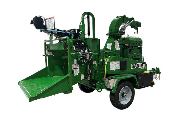 15XPC TOWABLE DRUM STYLE HAND-FED CHIPPER 15XPC TOWABLE DRUM STYLE HAND-FED CHIPPER