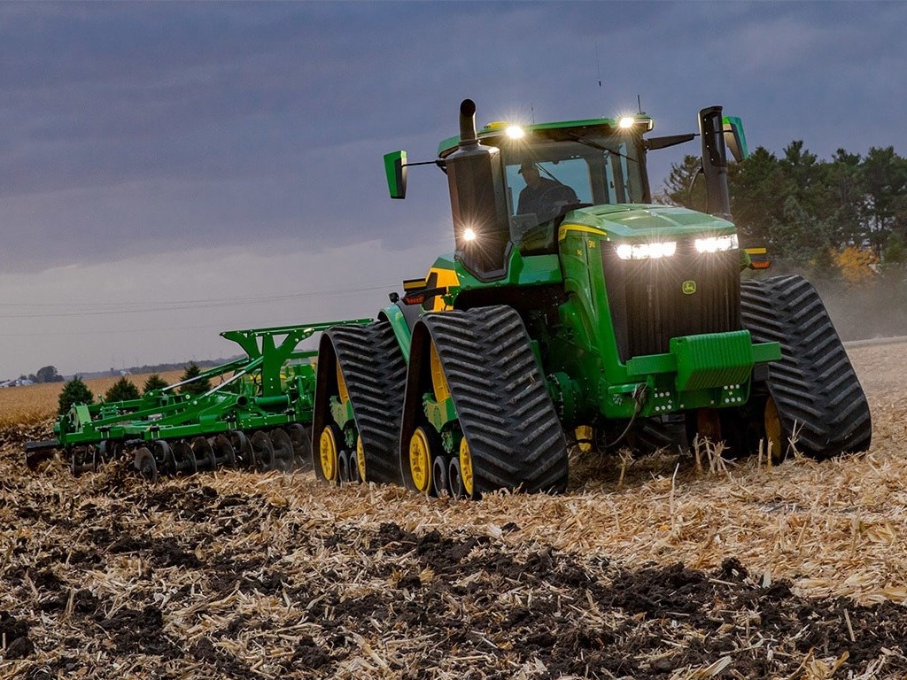 9RX 590 Tractor Photo