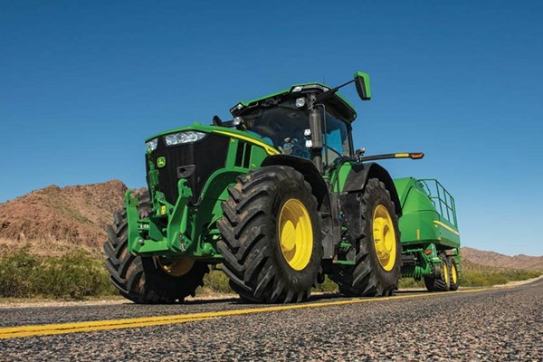 7R 310 Tractor Photo