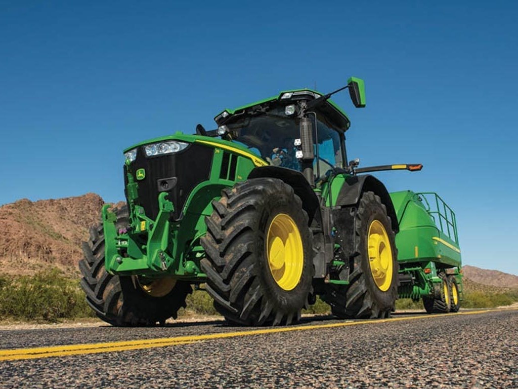 7R 310 Tractor Photo