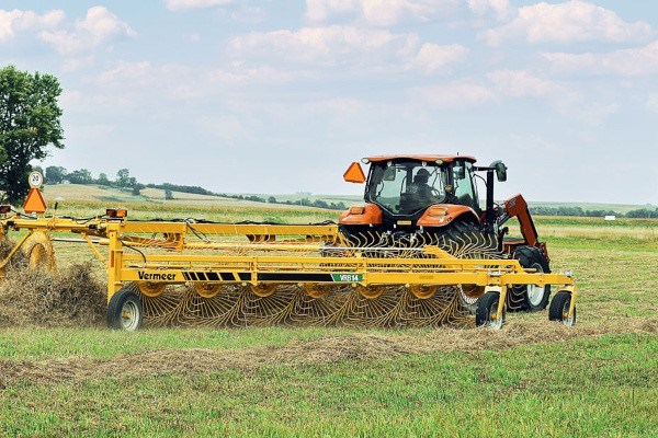 VRB14 High-Capacity Bifold Wheel Rake VRB14 High-Capacity Bifold Wheel Rake