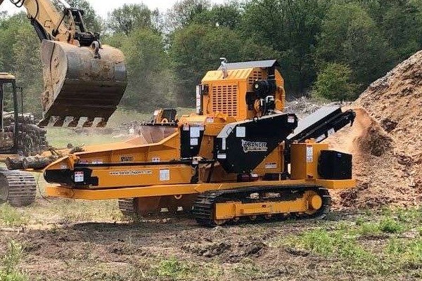 Model 1425 - TRACK THE BEAST® HORIZONTAL GRINDER