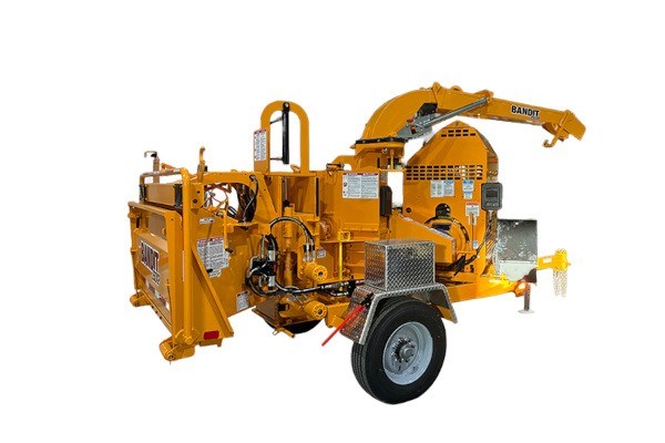 250XP TOWABLE DISC STYLE HAND-FED CHIPPER 250XP TOWABLE DISC STYLE HAND-FED CHIPPER