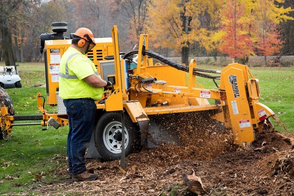 3100 TOWABLE STUMP GRINDER 3100 TOWABLE STUMP GRINDER