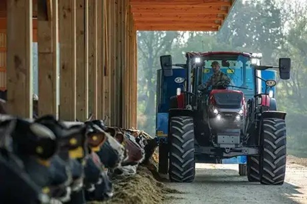Farmall Utility 100C Photo