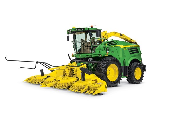 8600 Self-Propelled Forage Harvester Photo