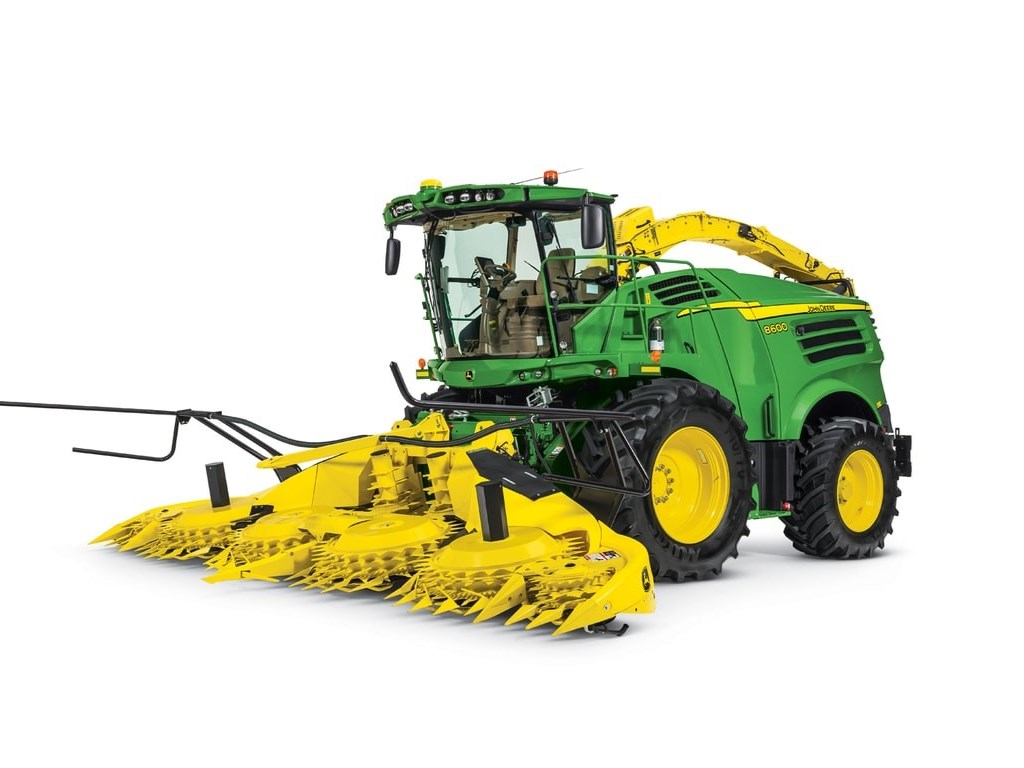 8600 Self-Propelled Forage Harvester Photo