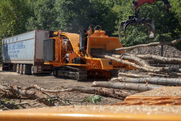 3590 TRACK DRUM STYLE WHOLE TREE CHIPPER 3590 TRACK DRUM STYLE WHOLE TREE CHIPPER