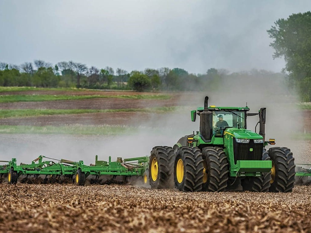 9R 390 Tractor Photo