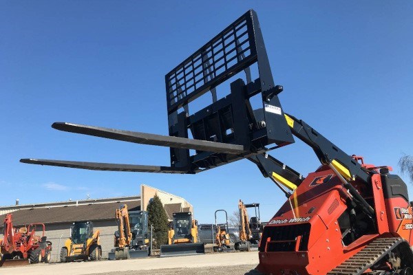 Duo-Tach® Pallet Fork Attachment Duo-Tach® Pallet Fork Attachment