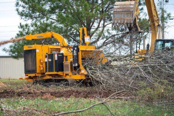 20XP TRACK DRUM STYLE WHOLE TREE CHIPPER 20XP TRACK DRUM STYLE WHOLE TREE CHIPPER