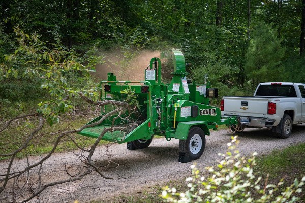 INTIMIDATOR 12XPC TOWABLE DRUM STYLE HAND-FED CHIPPER INTIMIDATOR 12XPC TOWABLE DRUM STYLE HAND-FED CHIPPER
