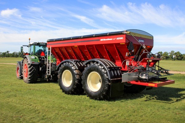 MagnaSpread PLUS+ Spinner Spreader Photo