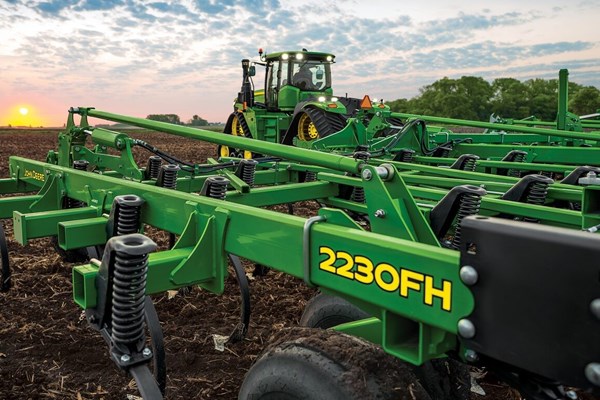 2230FH Floating Hitch Field Cultivator Photo
