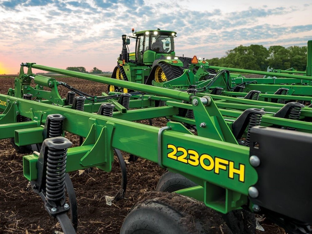 2230FH Floating Hitch Field Cultivator Photo