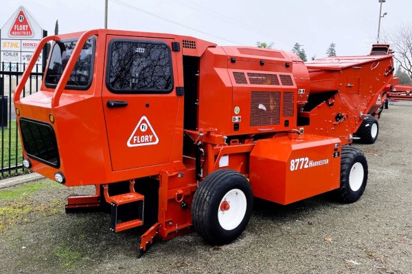 8772 Self-Propelled Harvester Photo