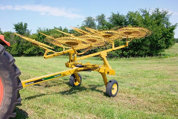 VR1022 Carted Wheel Rake VR1022 Carted Wheel Rake