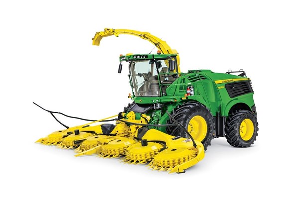 9900 Self-Propelled Forage Harvester Photo