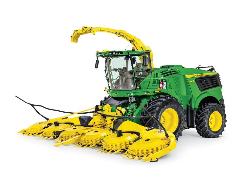 9900 Self-Propelled Forage Harvester Photo