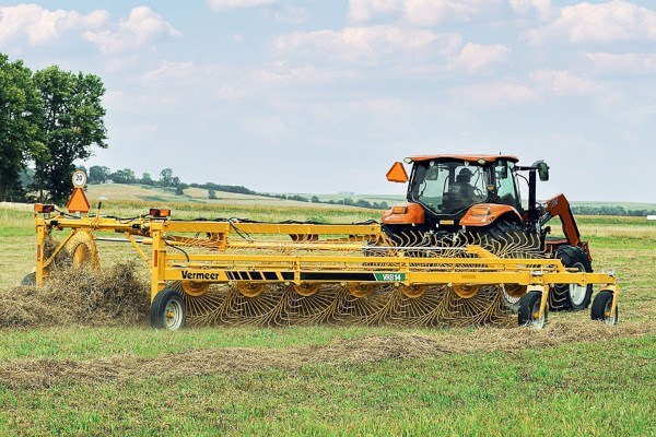 VRB12 High-Capacity Bifold Wheel Rake VRB12 High-Capacity Bifold Wheel Rake
