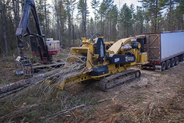 3090 TRACK DRUM STYLE WHOLE TREE CHIPPER 3090 TRACK DRUM STYLE WHOLE TREE CHIPPER