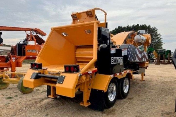 2590 TOWABLE DRUM STYLE WHOLE TREE CHIPPER 2590 TOWABLE DRUM STYLE WHOLE TREE CHIPPER