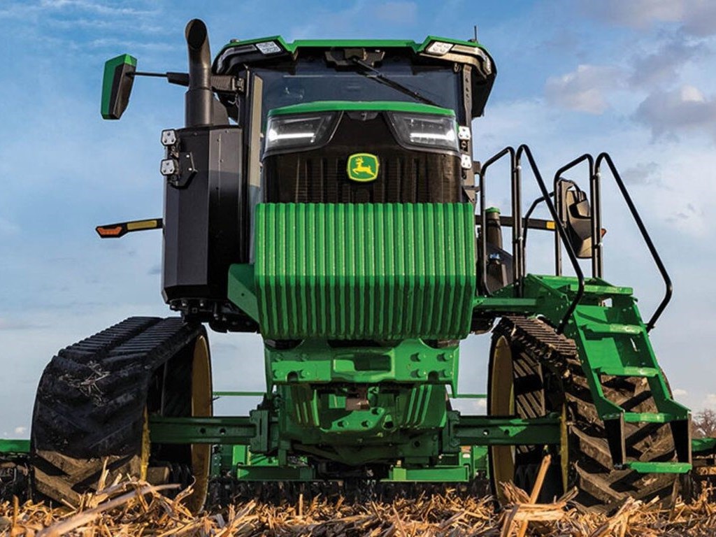 8RT 310 Two-Track Tractor Photo