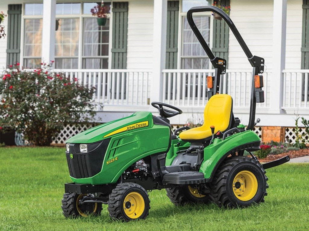 1023E Sub-Compact Tractor Photo