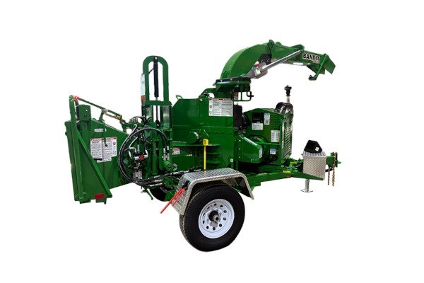 200UC TOWABLE DISC STYLE HAND-FED CHIPPER 200UC TOWABLE DISC STYLE HAND-FED CHIPPER