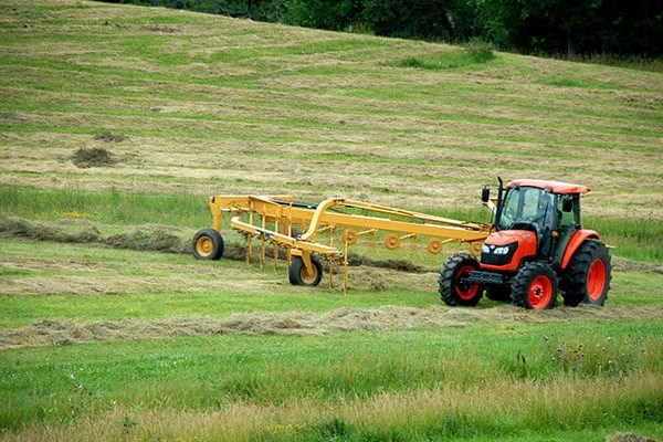 VR1428 High-Capacity Wheel Rake VR1428 High-Capacity Wheel Rake