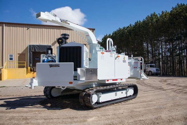250XP TRACK DISC STYLE HAND-FED CHIPPER 250XP TRACK DISC STYLE HAND-FED CHIPPER