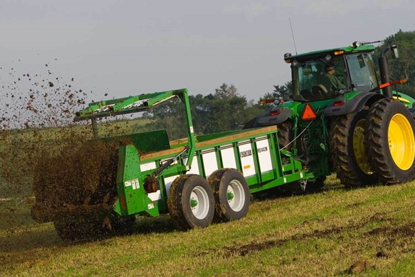 MS14 Series Large Hydraulic-Push Manure Spreaders Photo