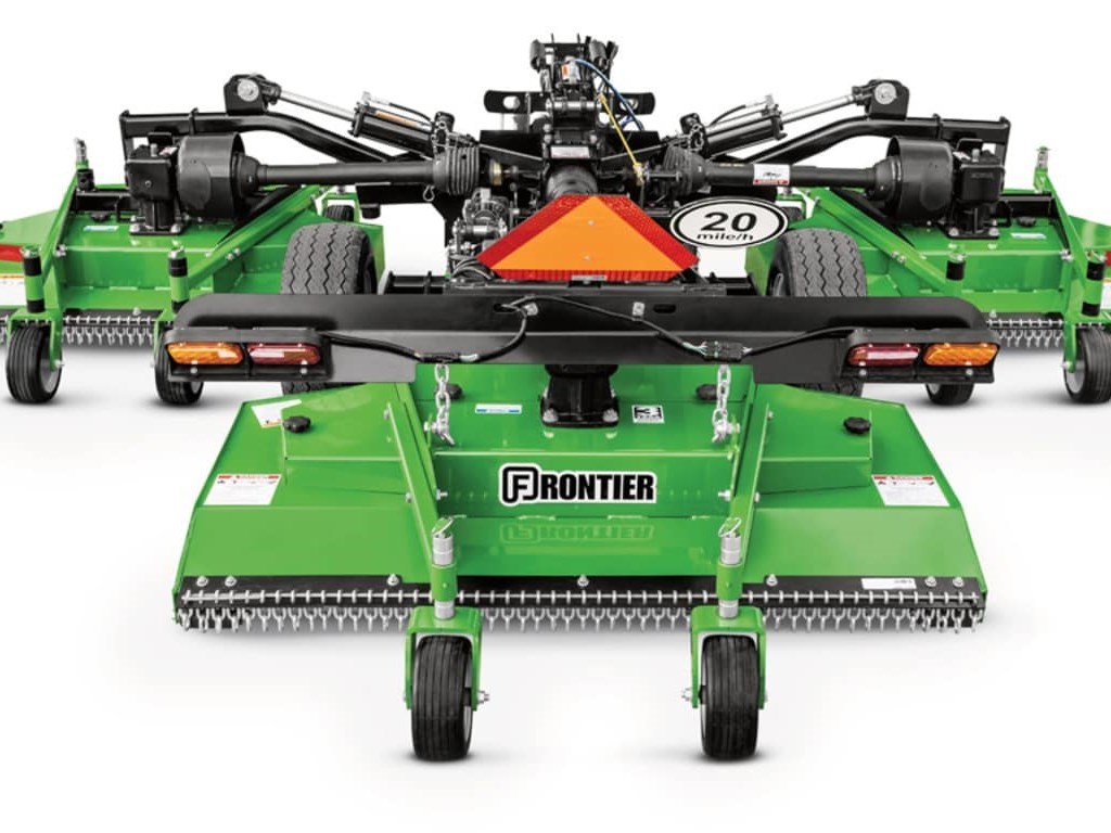 FM40 Series Flex-Wing Grooming Mower Photo