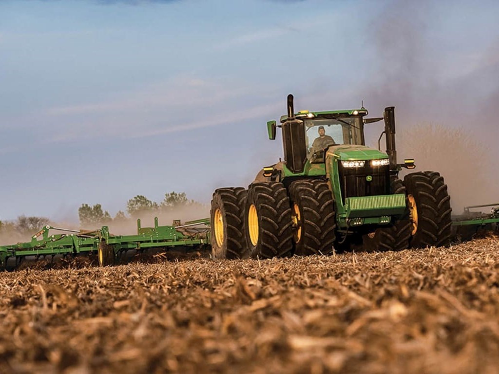 9R 490 Tractor Photo