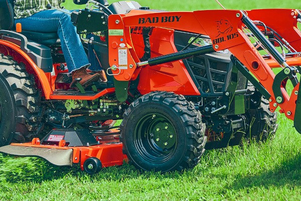 1025H 60" Mid-Mount Mower Deck Photo